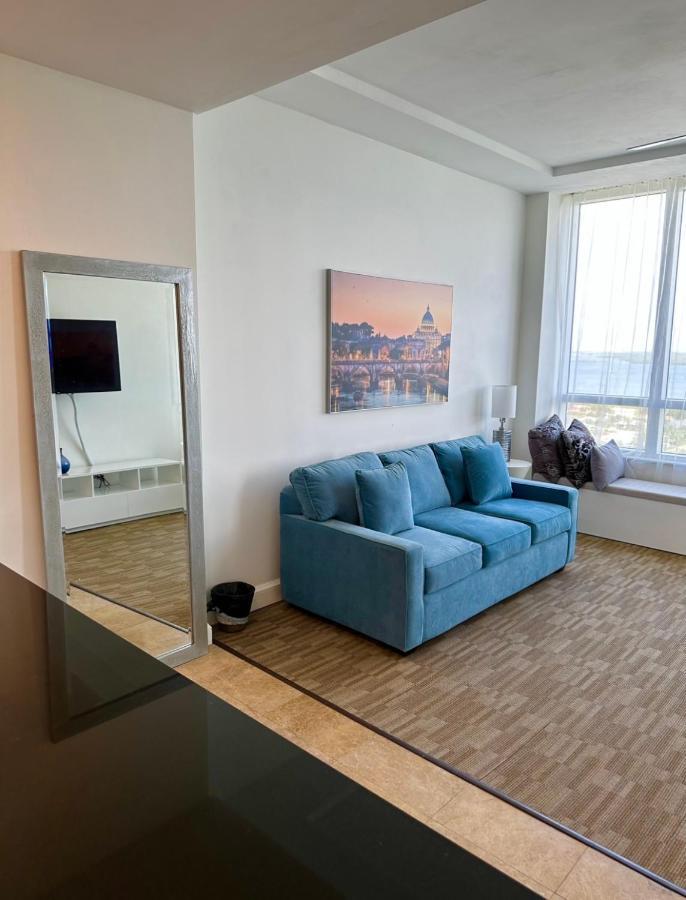 Apartahotel Singer Island And Spa, Located At The Palm Riviera Beach